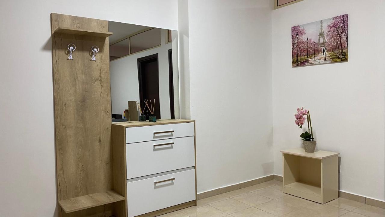 Ona'S Apartments Lushnjë 外观 照片