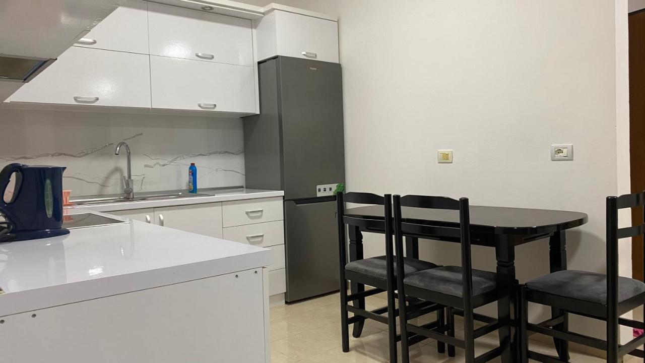 Ona'S Apartments Lushnjë 外观 照片